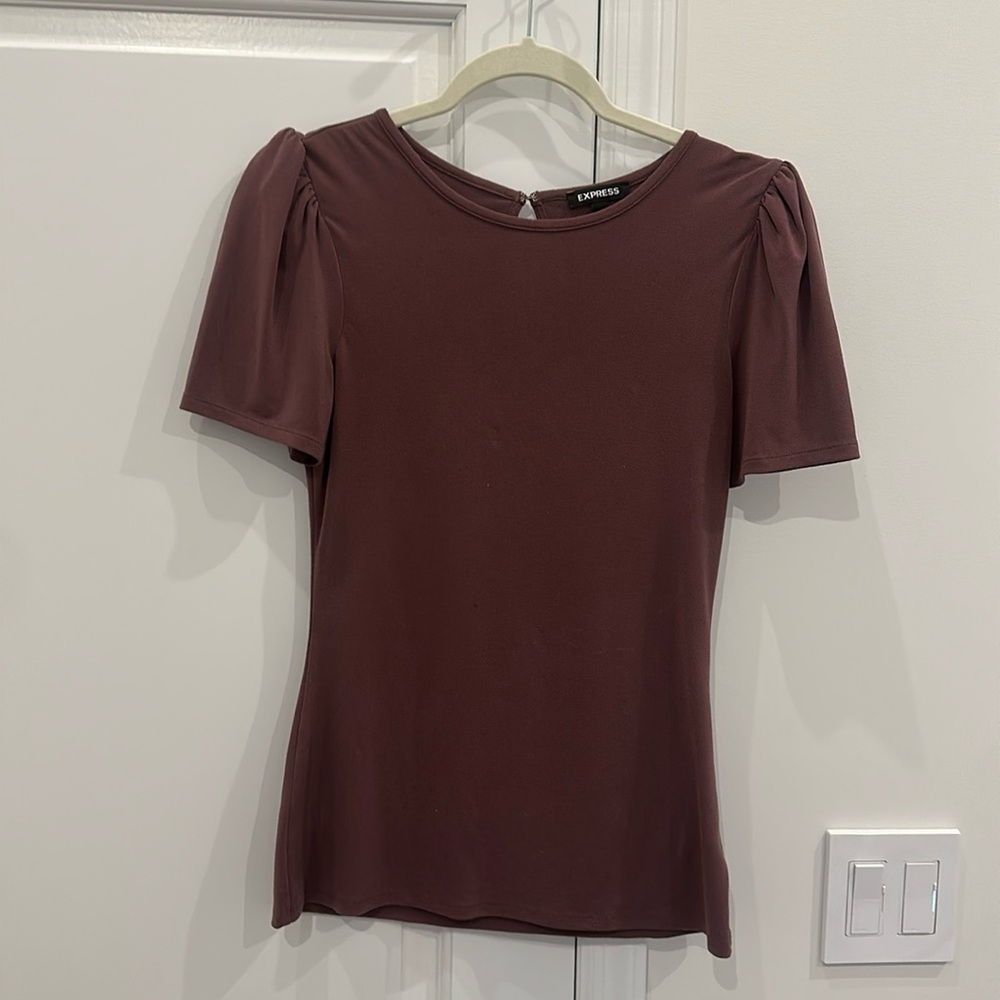 Express Key Hole Back Cap Sleeve